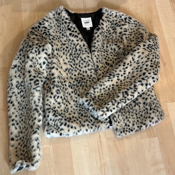 Women’s Vans Wilder Faux Fur Leopard Cheetah Jacket - Picture 2 of 6